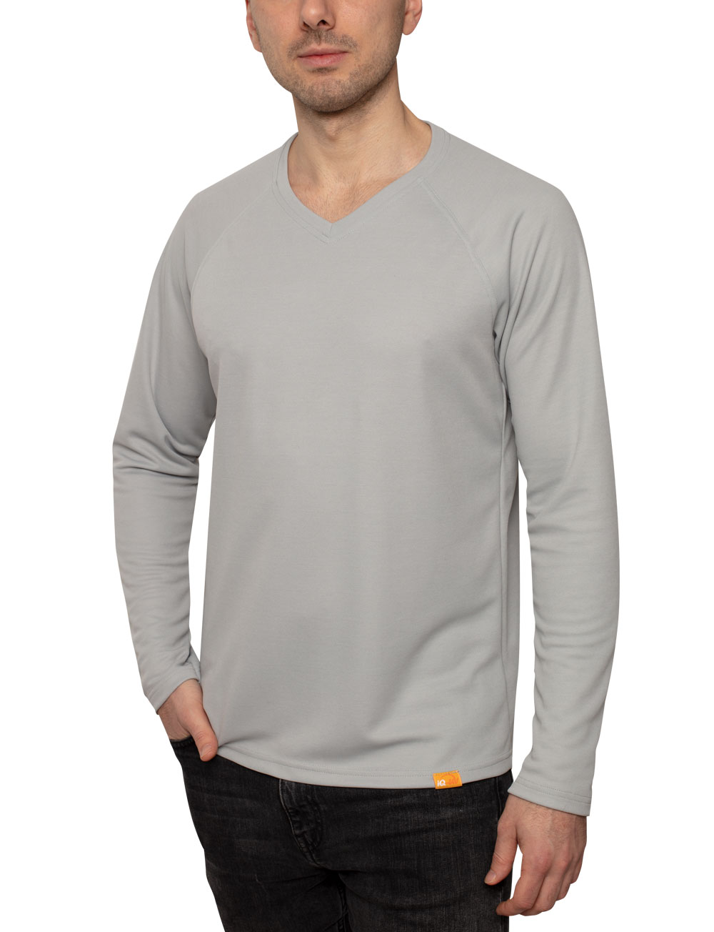 UV langarm Shirt für Herren Outdoor V-Ausschnitt grau angezogen